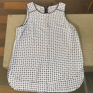 DR2 Black and White Sleeveless Top